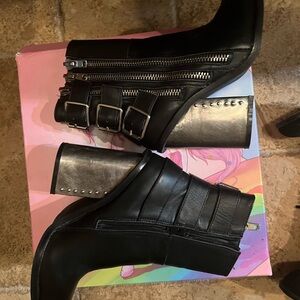 😍🦊Like New Jeffrey Campbell Black combat Boots with Silver Buckle Zippers w box